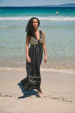 Αμάνικο Μαύρο Φόρεμα με Χρυσές Ρίγες “Chidinma”