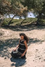 Αμάνικο Μαύρο Φόρεμα με Κεντήματα “Doris”