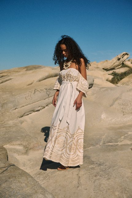 Φόρεμα Λευκό με Χρυσά Κεντήματα “Carmen”