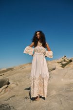 Φόρεμα Λευκό με Χρυσά Κεντήματα “Carmen”