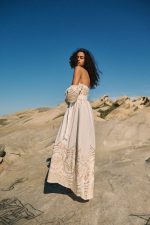 Φόρεμα Λευκό με Χρυσά Κεντήματα “Carmen”
