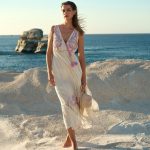 Αμάνικο Φόρεμα με Χρυσές Ρίγες και Ροζ Κεντήματα “Taraji”