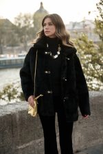 Μαύρο Παλτό με Γούνα & Χρυσές Αγκράφες