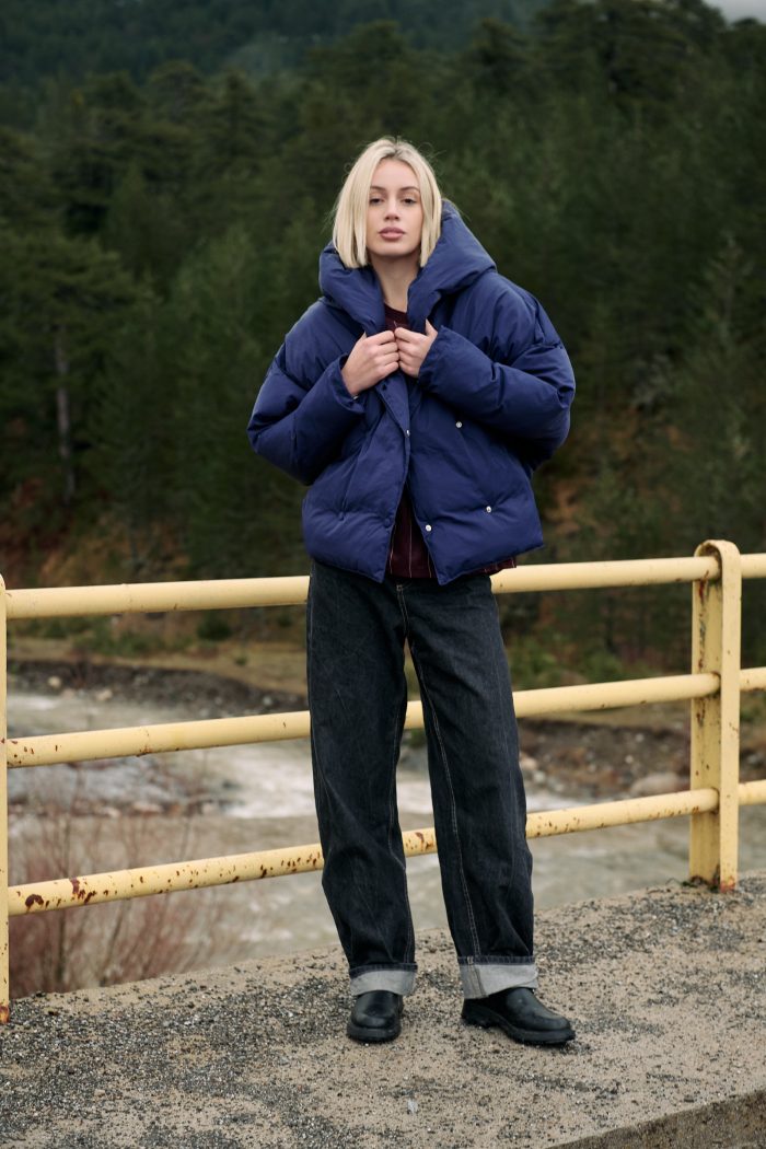 Μπλε Κοντό Puffer Jacket με Κουκούλα “Arctic”