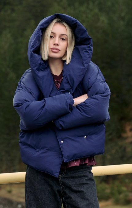 Μπλε Κοντό Puffer Jacket με Κουκούλα “Arctic”