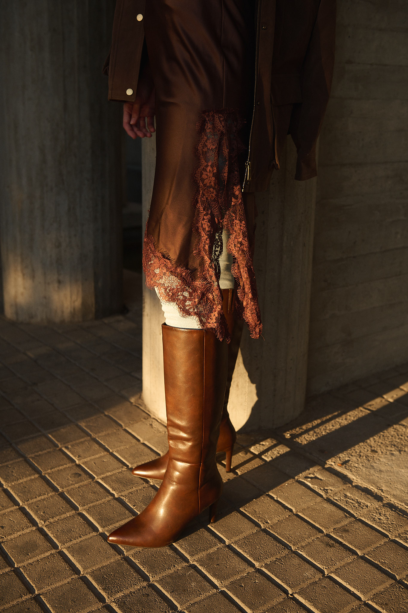 Φόρεμα Σατέν Σοκολατί Με Δαντέλα “Bronze Rose” Φόρεμα Σατέν Σοκολατί Με Δαντέλα “Bronze Rose”