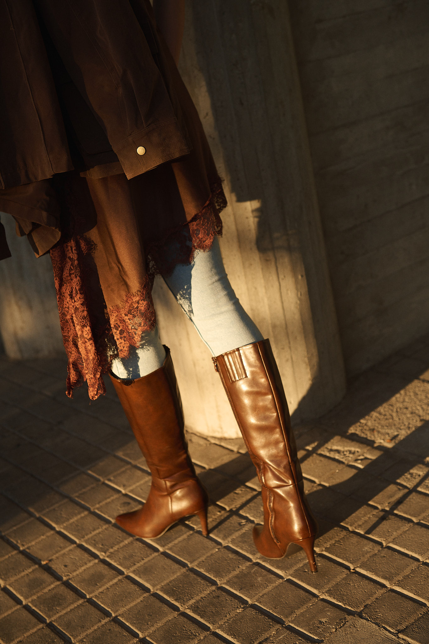 Φόρεμα Σατέν Σοκολατί Με Δαντέλα “Bronze Rose” Φόρεμα Σατέν Σοκολατί Με Δαντέλα “Bronze Rose”