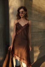 Φόρεμα Σατέν Σοκολατί Με Δαντέλα “Bronze Rose”