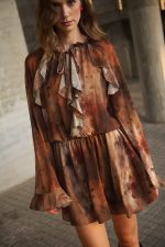 Φόρεμα Mini σε Γήινο Εμπριμέ με Βολάν “Autumn Lily”