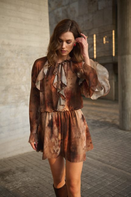 Φόρεμα Mini σε Γήινο Εμπριμέ με Βολάν “Autumn Lily”