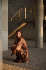 Φόρεμα Mini σε Γήινο Εμπριμέ με Βολάν “Autumn Lily”