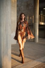 Φόρεμα Mini σε Γήινο Εμπριμέ με Βολάν “Autumn Lily”