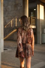 Φόρεμα Mini σε Γήινο Εμπριμέ με Βολάν “Autumn Lily”