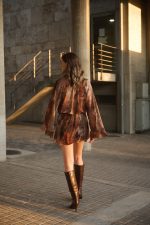 Φόρεμα Mini σε Γήινο Εμπριμέ με Βολάν “Autumn Lily”