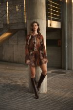 Φόρεμα Mini σε Γήινο Εμπριμέ με Βολάν “Autumn Lily”