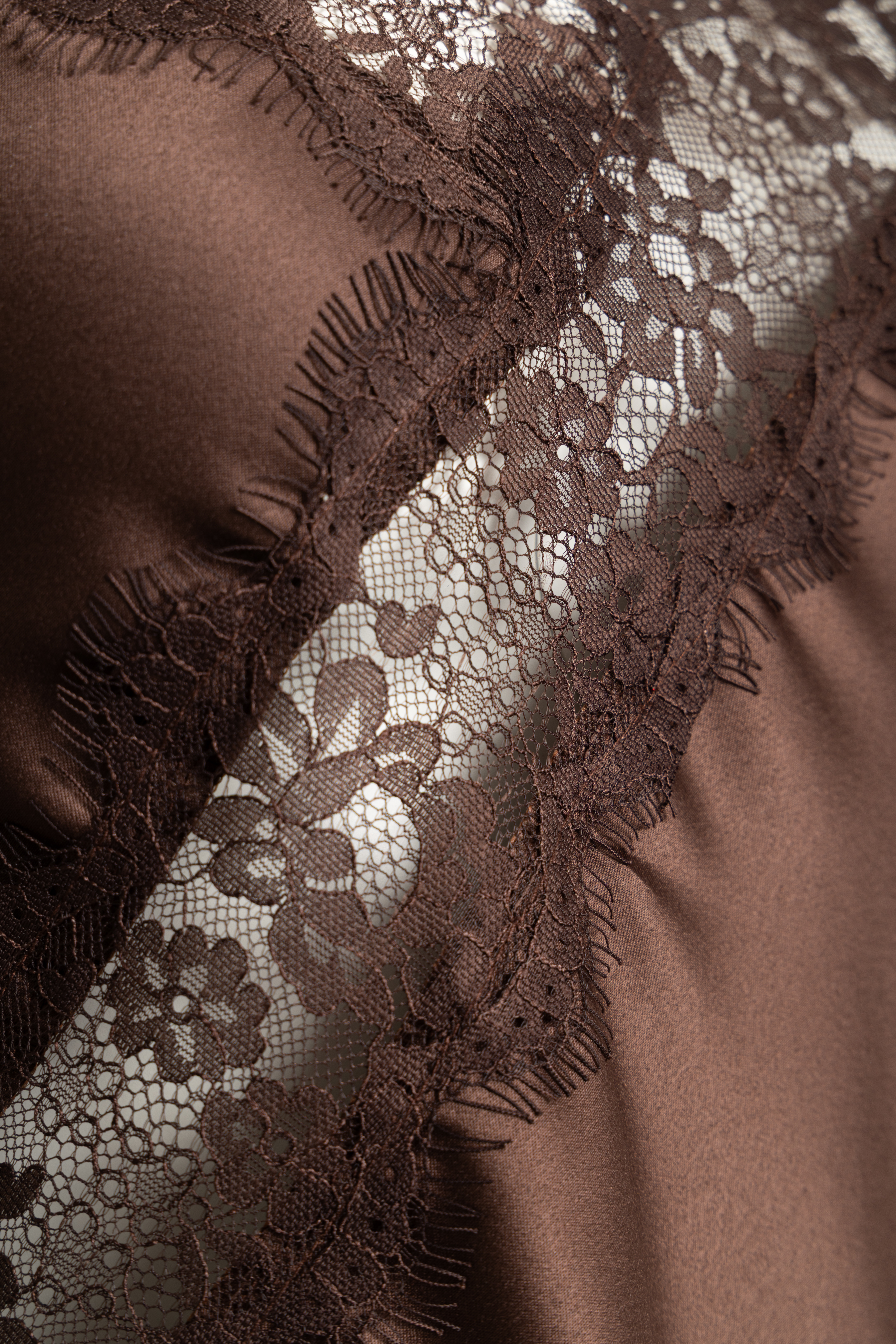 Φόρεμα Σατέν Σοκολατί Με Δαντέλα “Bronze Rose” Φόρεμα Σατέν Σοκολατί Με Δαντέλα “Bronze Rose”