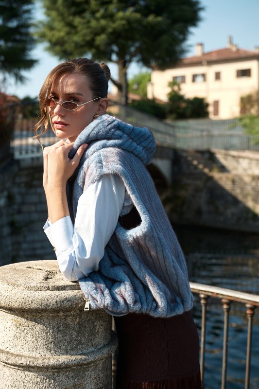 Γιλέκο Γούνινο Γαλάζιο με Κουκούλα “Eira”