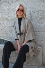 Πλεκτή Κάπα Γκρι “Evelyn”