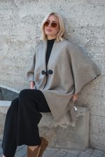 Πλεκτή Κάπα Γκρι “Evelyn”
