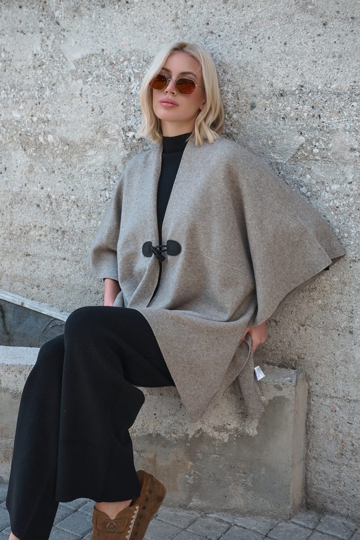 Πλεκτή Κάπα Γκρι “Evelyn”